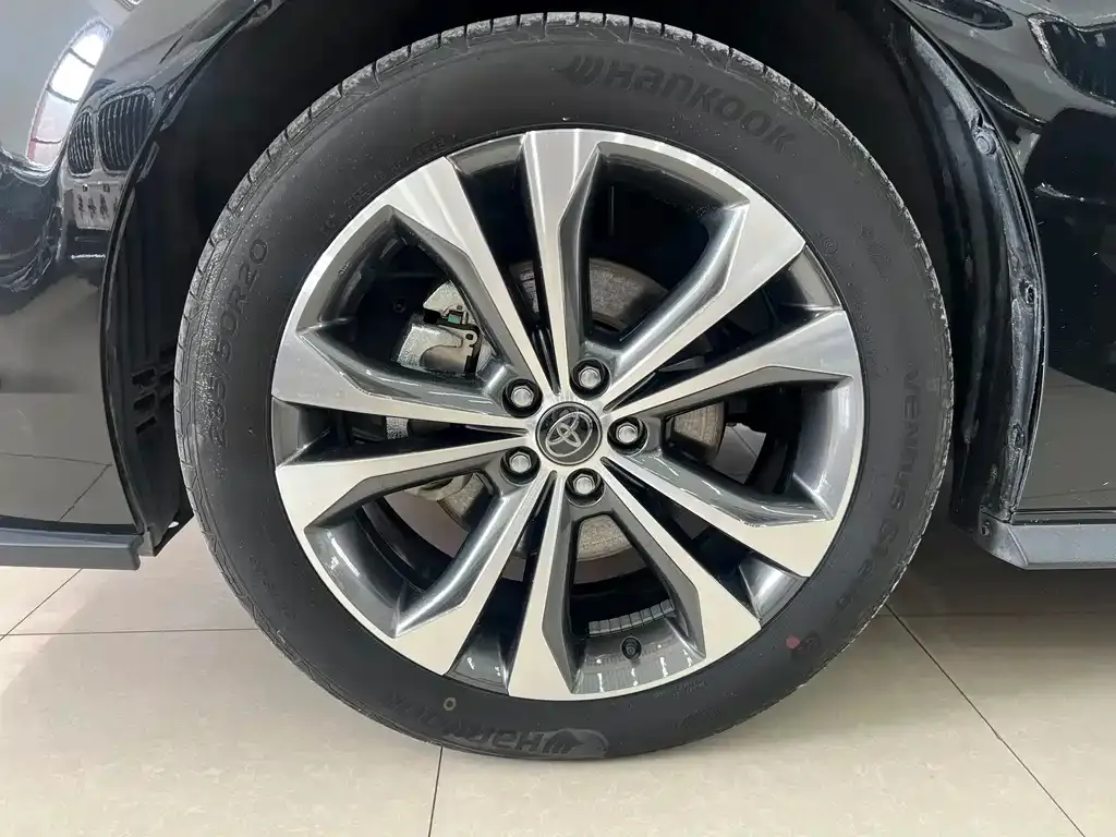 Toyota Granvia — фото 6
