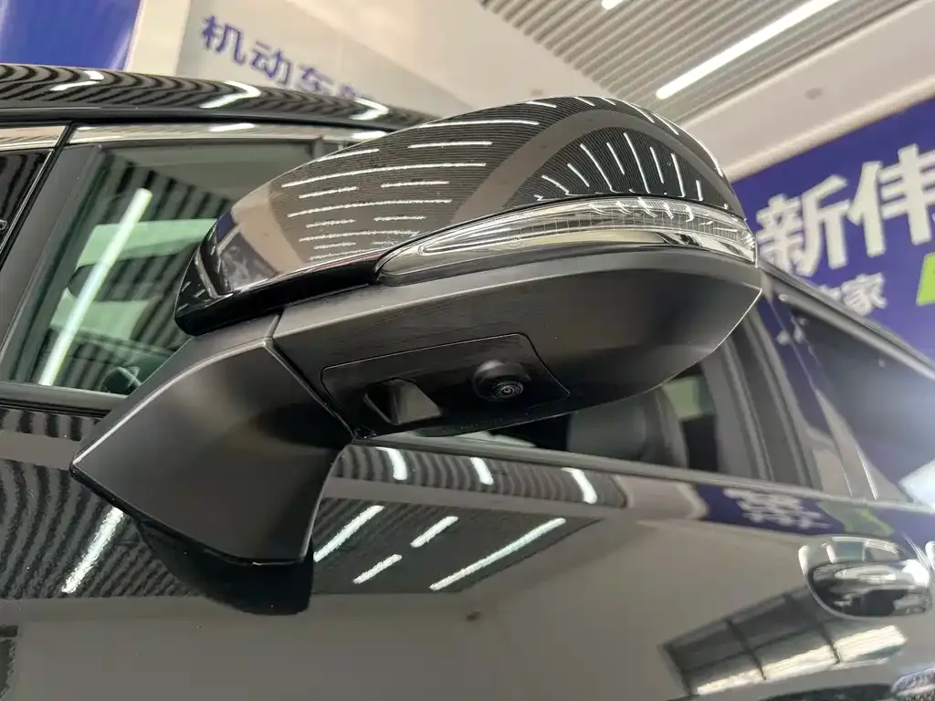 Toyota Granvia — фото 2