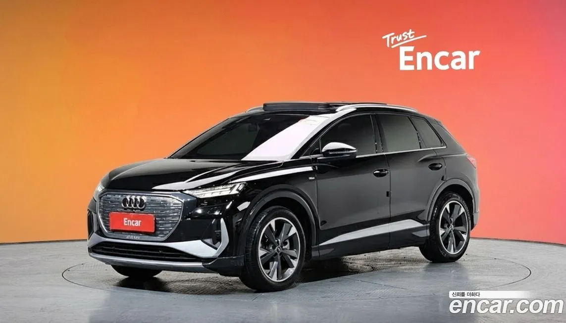 Audi Q4 e-tron — фото 1