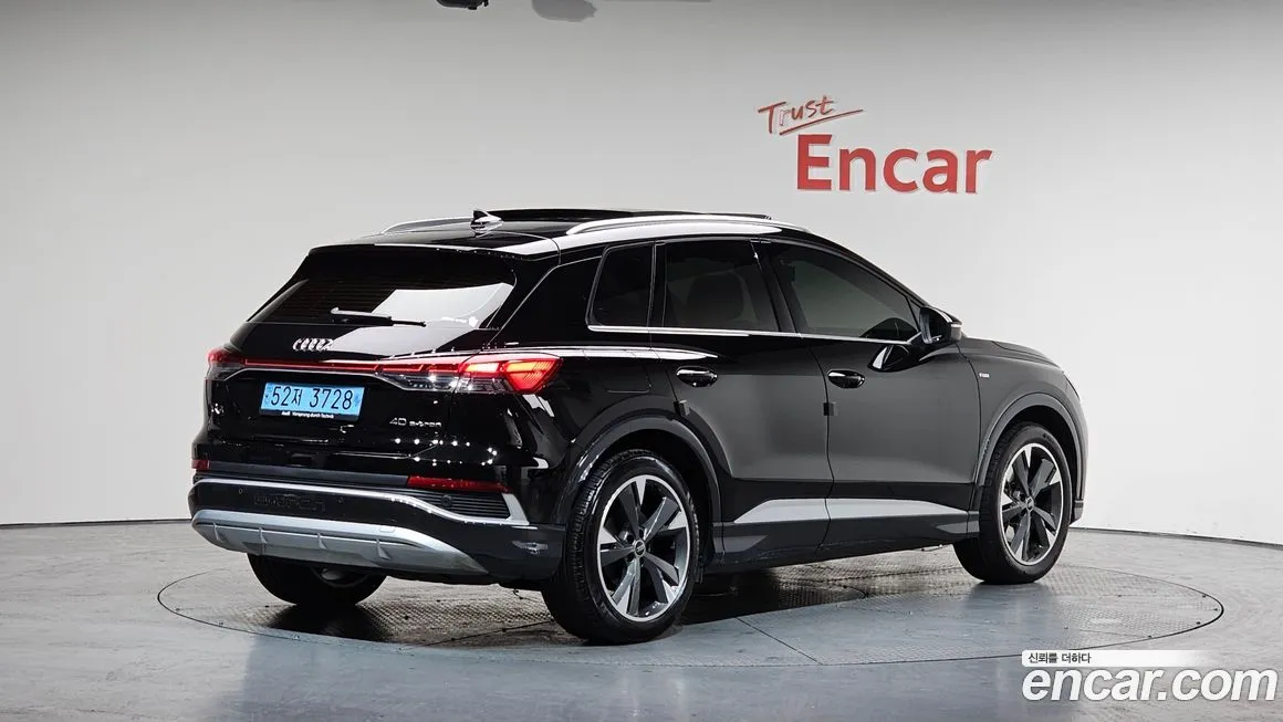 Audi Q4 e-tron — фото 2