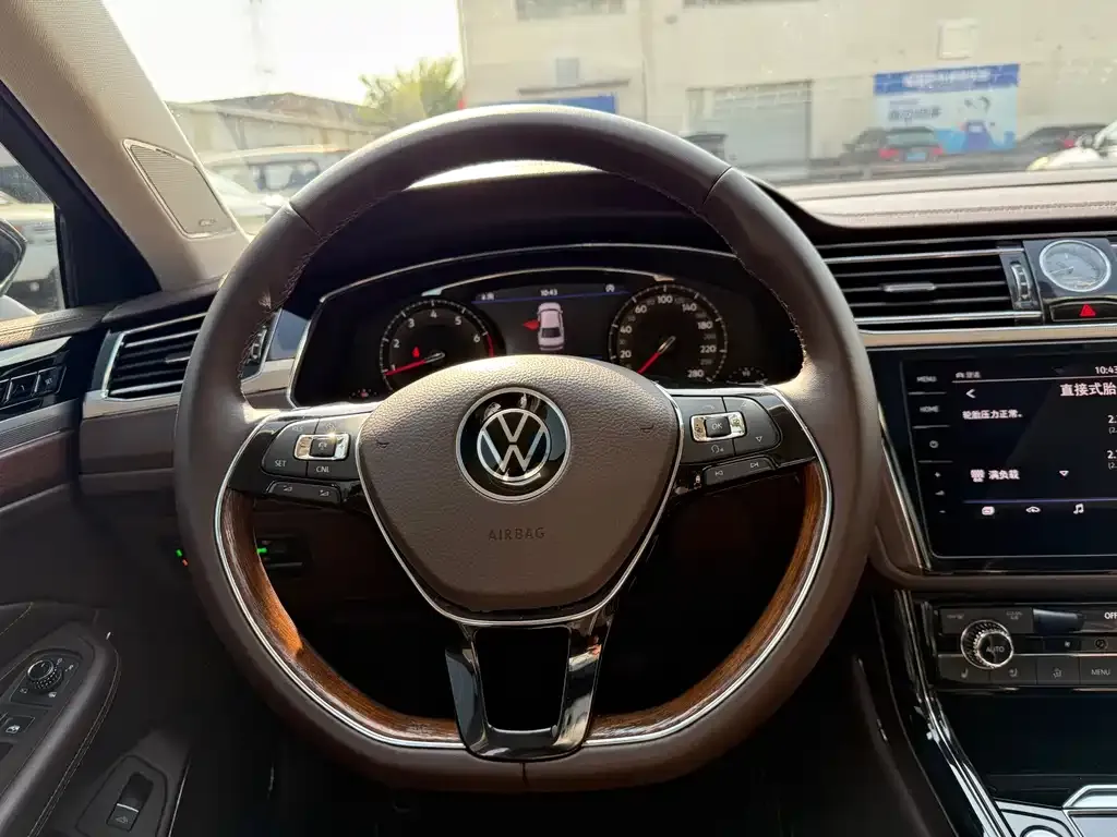 Volkswagen Phideon — фото 6