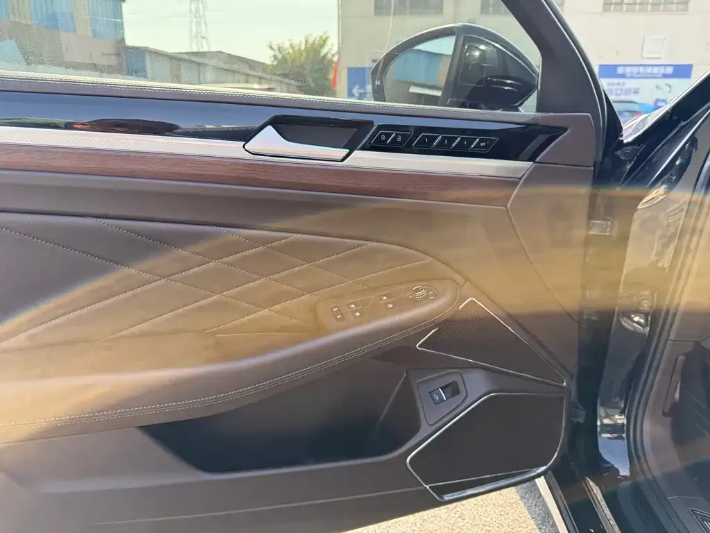 Volkswagen Phideon — фото 9