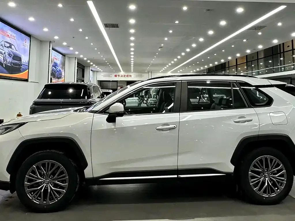Toyota Wildlander — фото 10
