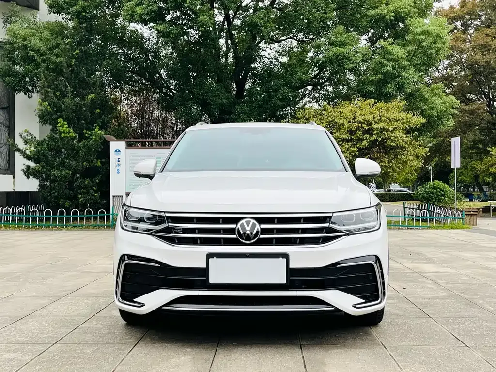 Volkswagen Tiguan L — фото 7