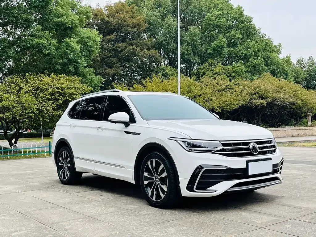 Volkswagen Tiguan L — фото 9