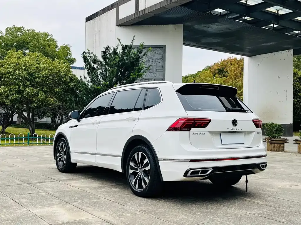 Volkswagen Tiguan L — фото 8