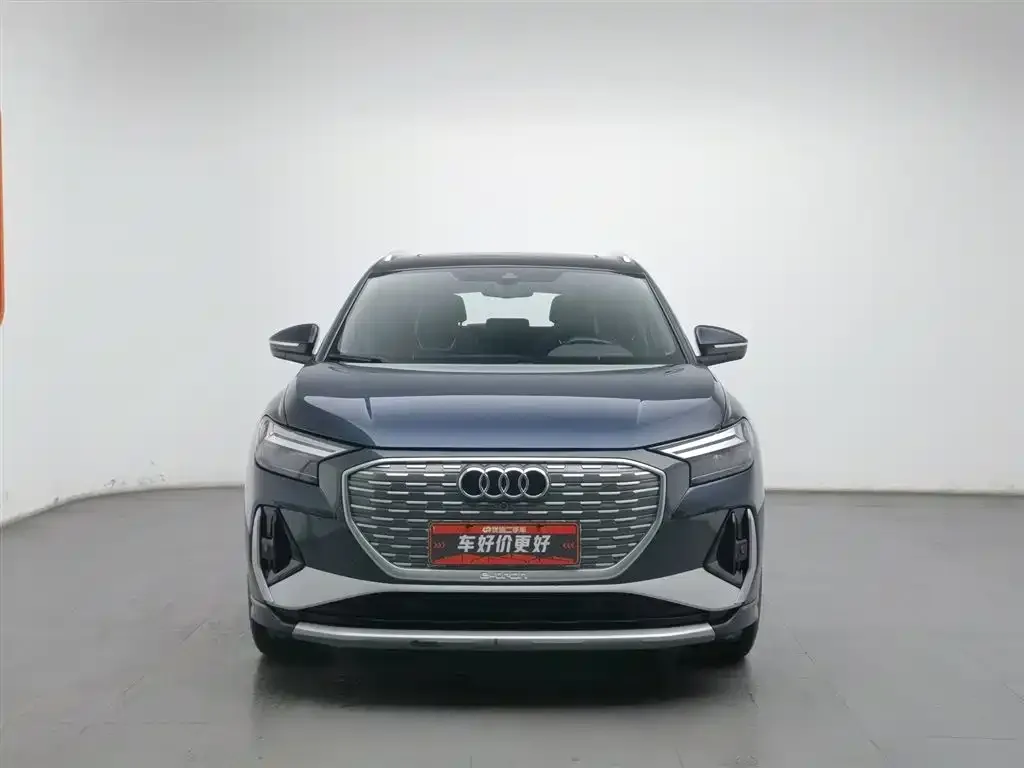 Audi Q4 e-tron — фото 2
