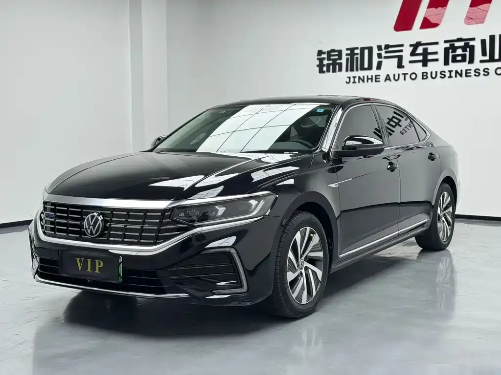 Volkswagen Passat New Energy — фото 1