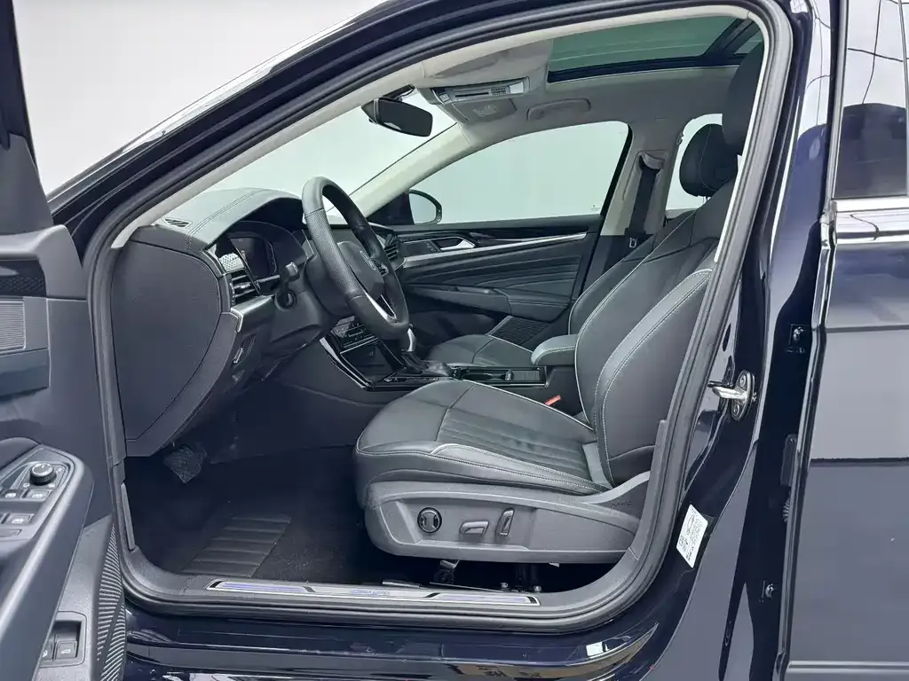 Volkswagen Passat New Energy — фото 6