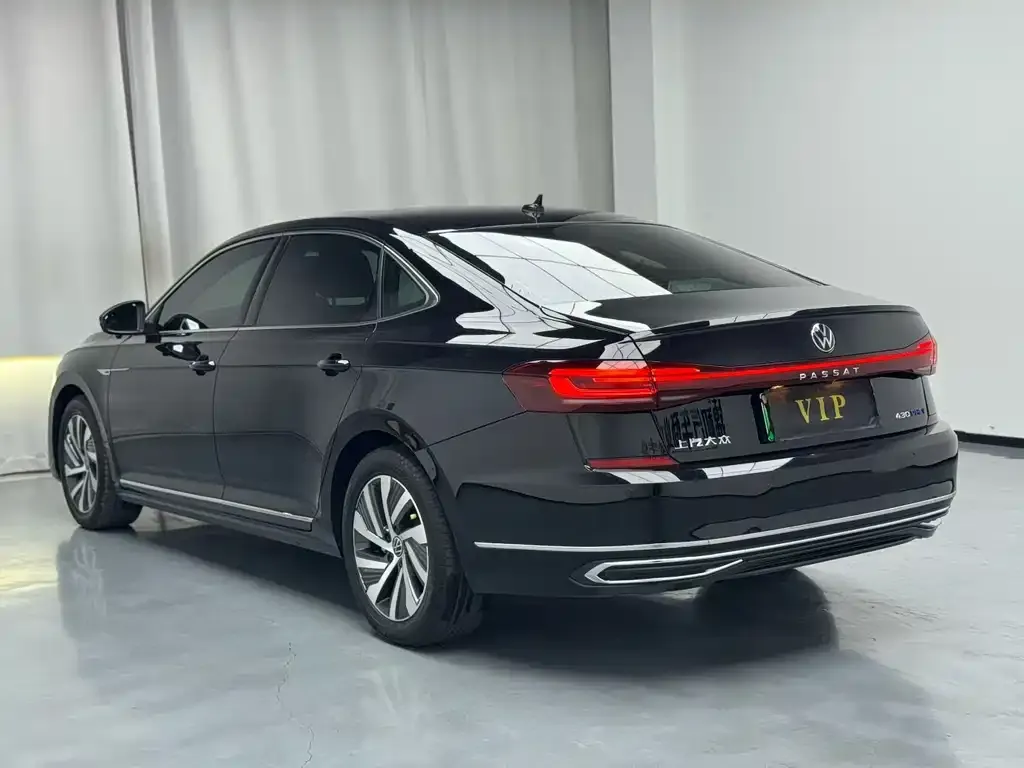 Volkswagen Passat New Energy — фото 3