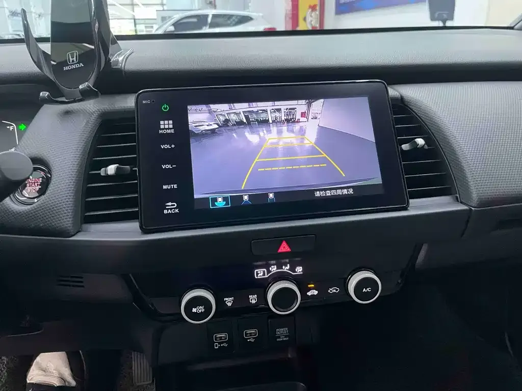Honda Fit — фото 9