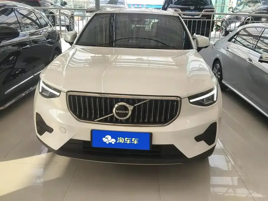 Volvo XC40 — фото 2