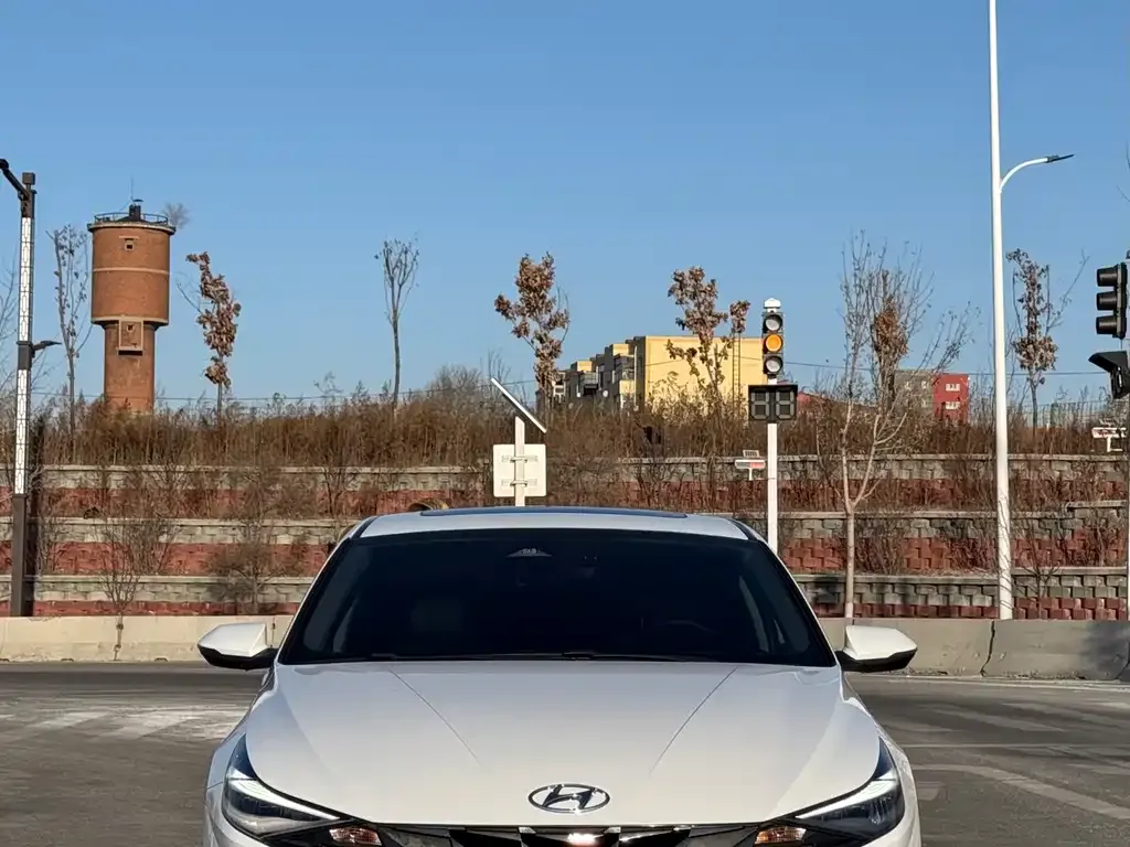 Hyundai Elantra — фото 2