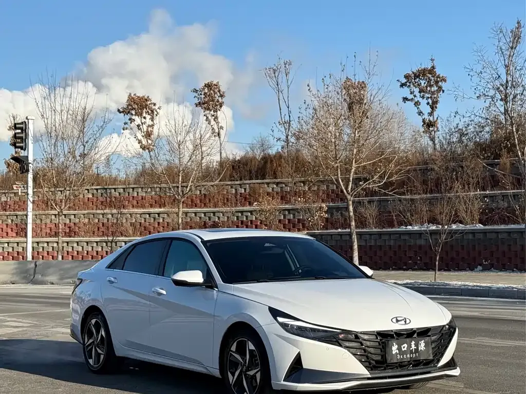 Hyundai Elantra — фото 3