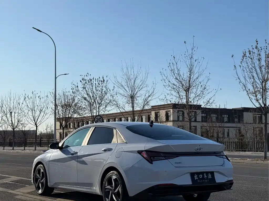Hyundai Elantra — фото 4