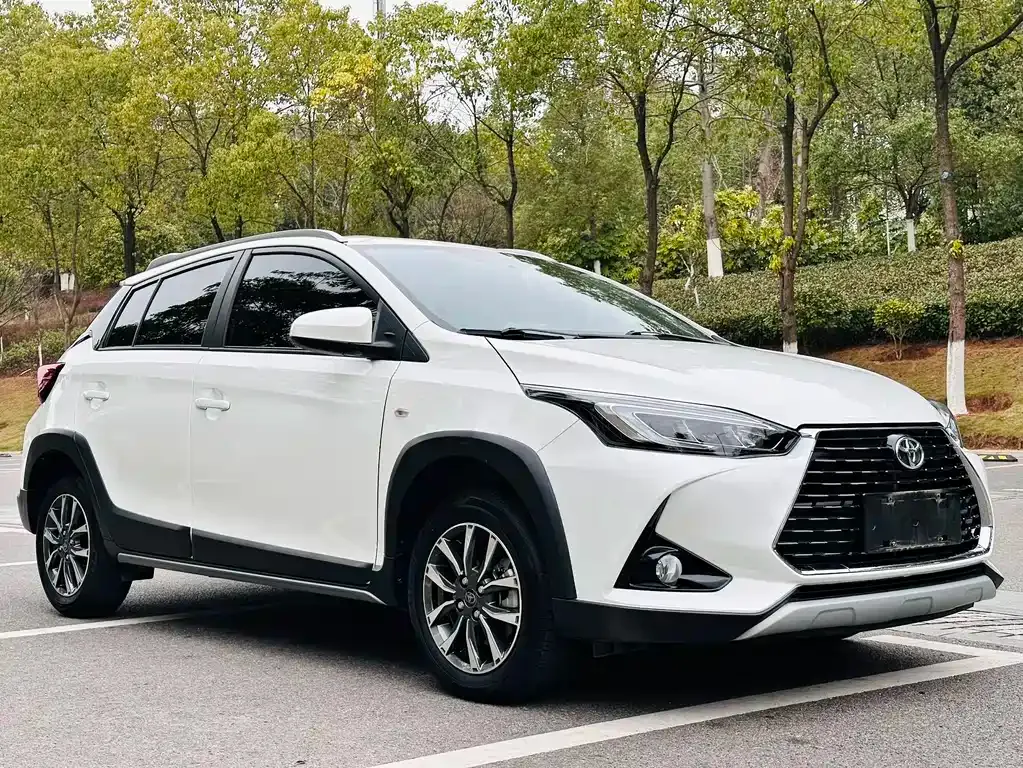 Toyota Yaris L — фото 10