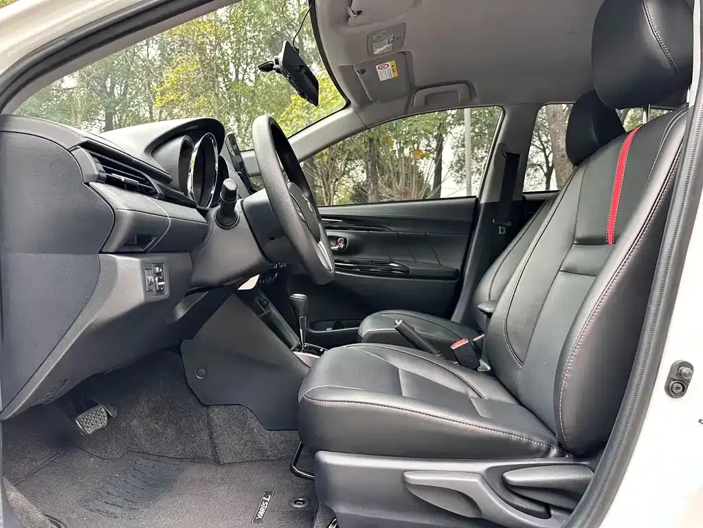 Toyota Yaris L — фото 8