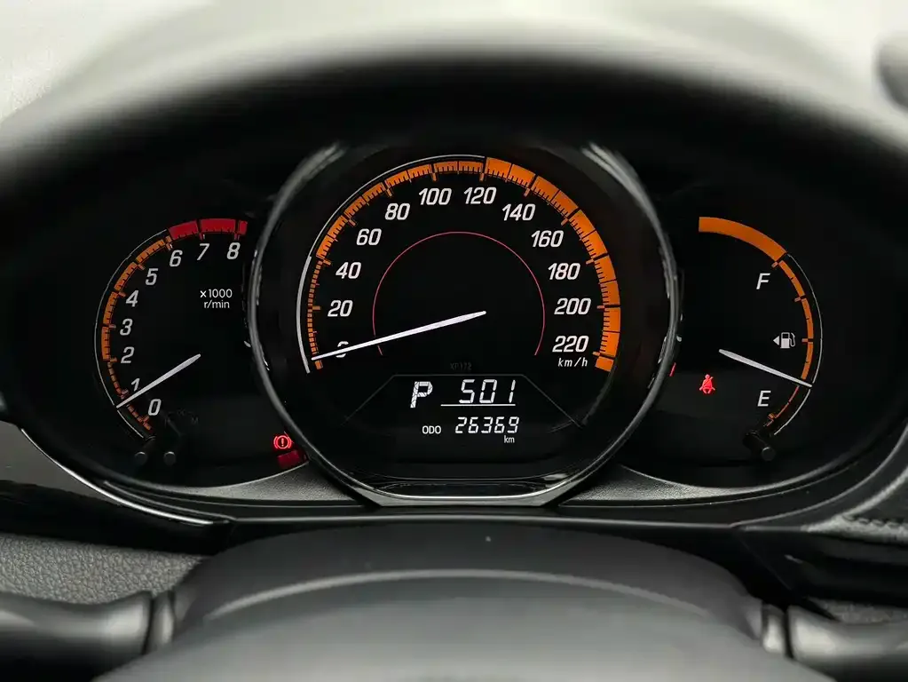 Toyota Yaris L — фото 2