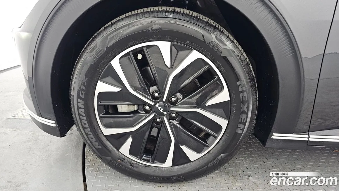Kia EV6 — фото 8