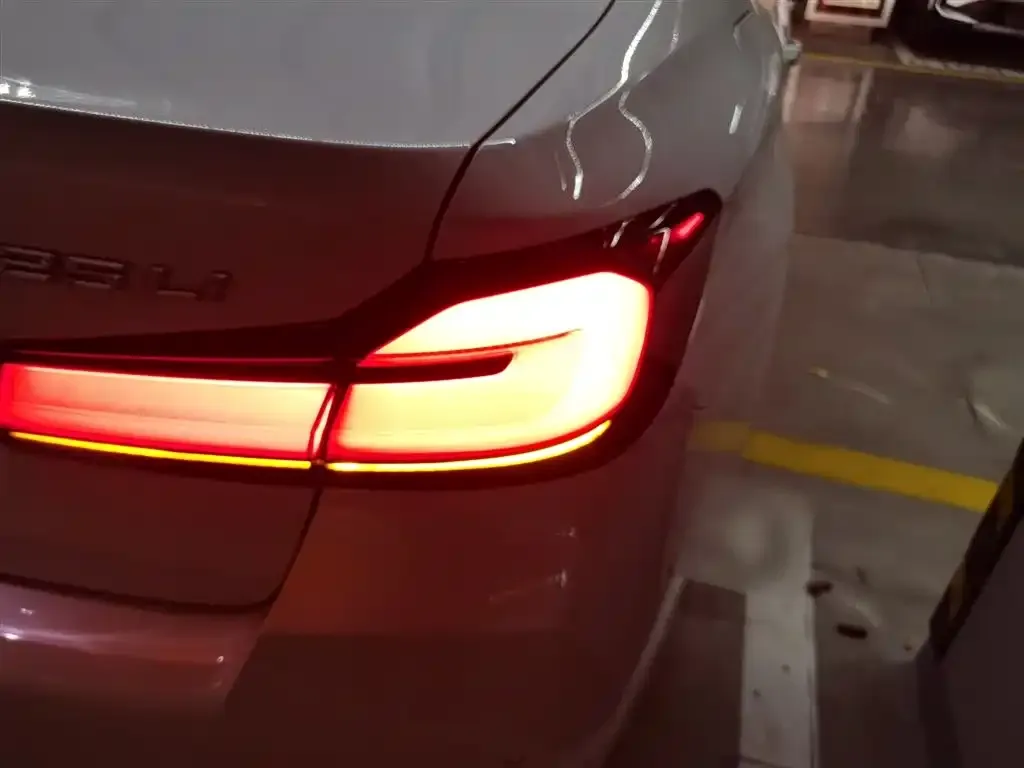 BMW 5 Series — фото 2