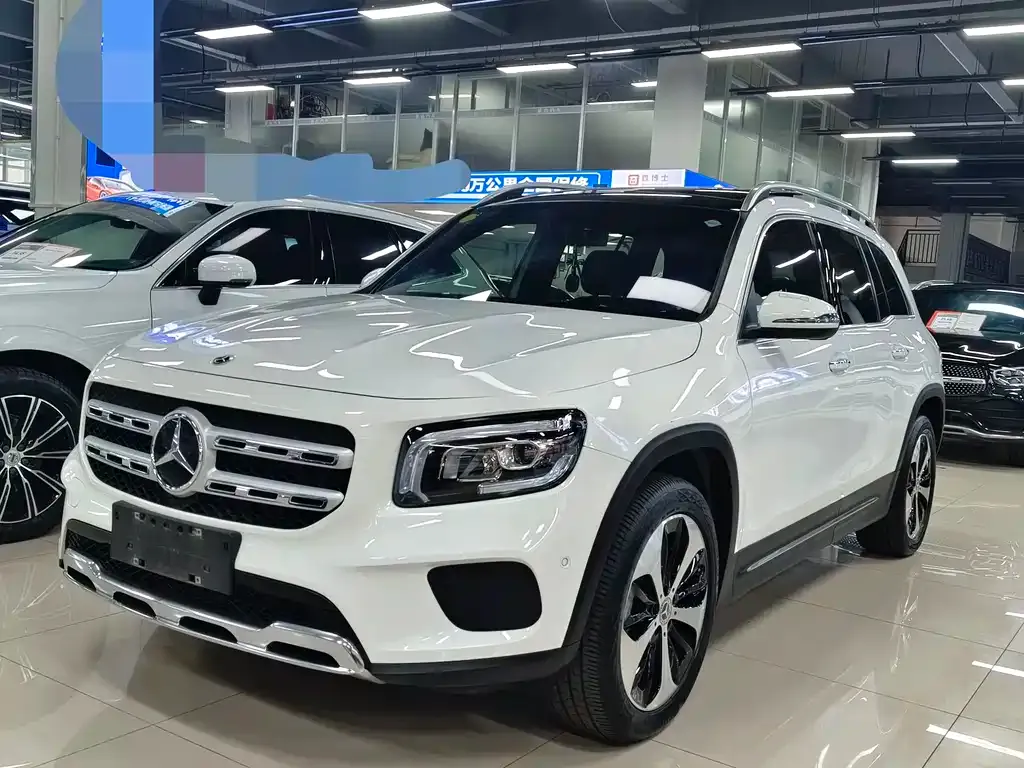 Mercedes-Benz GLB — фото 1