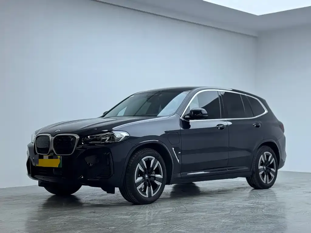 BMW iX3 — фото 1