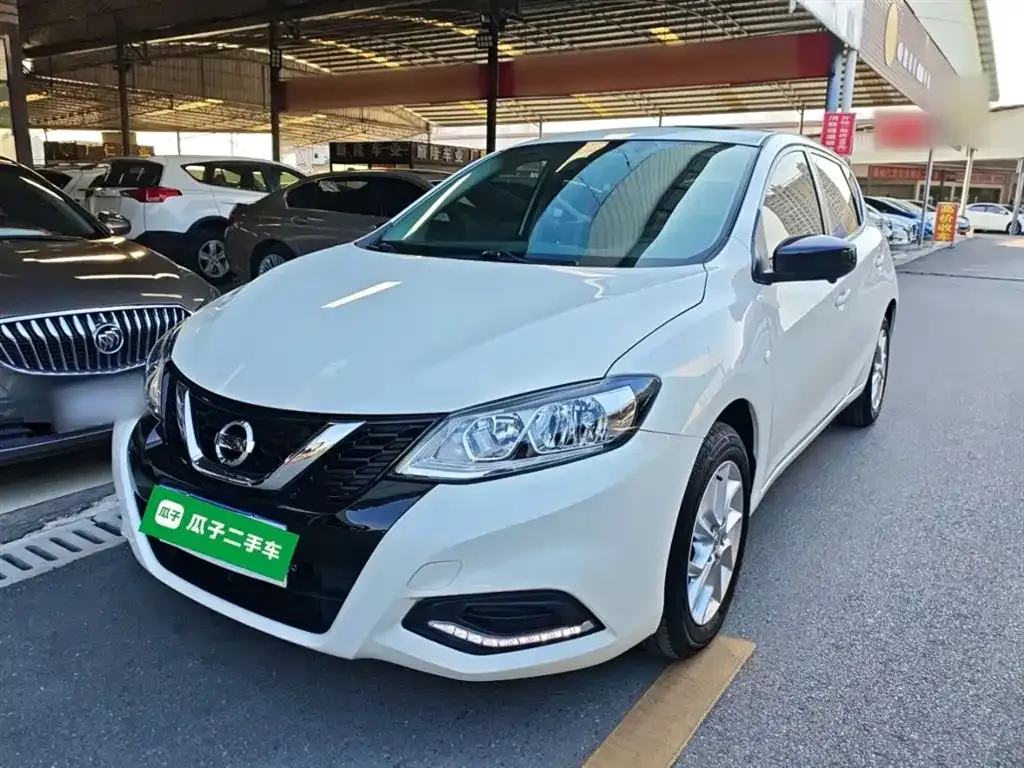 Nissan Tiida — фото 1