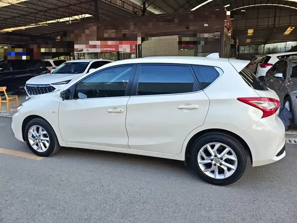 Nissan Tiida — фото 7