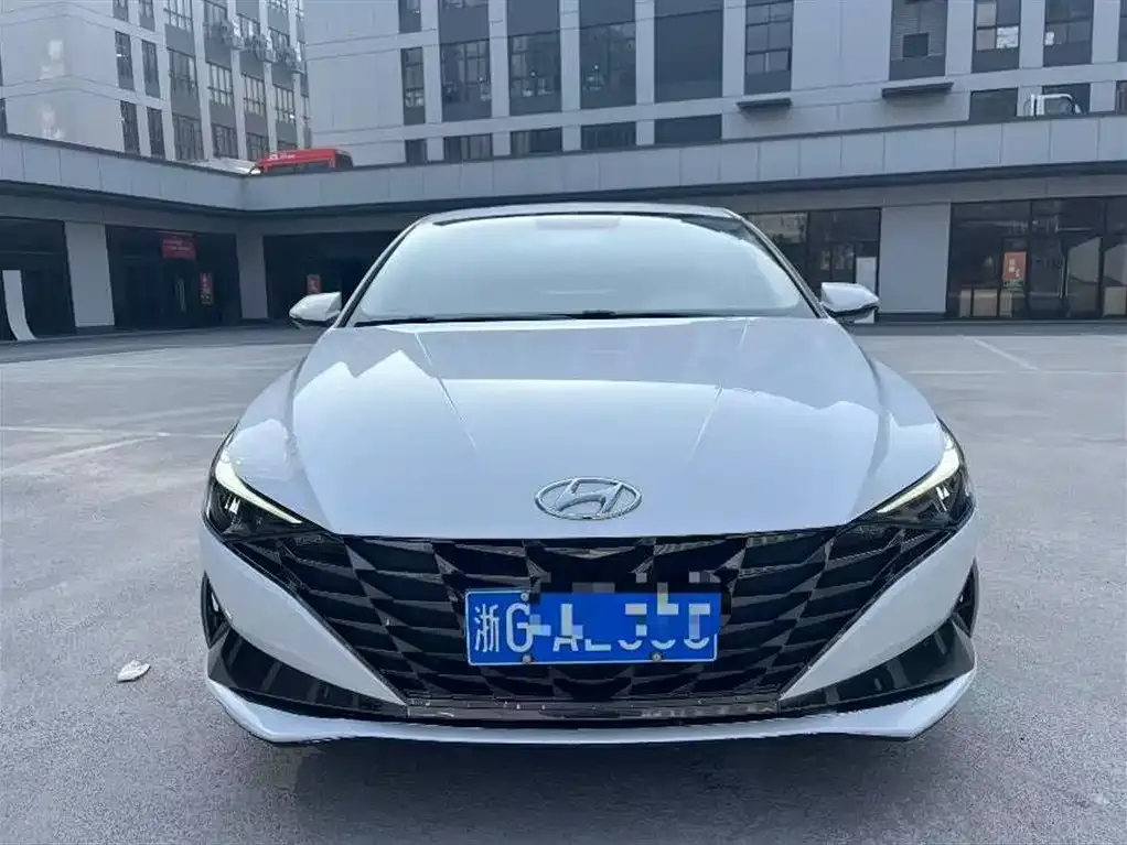 Hyundai Elantra — фото 3