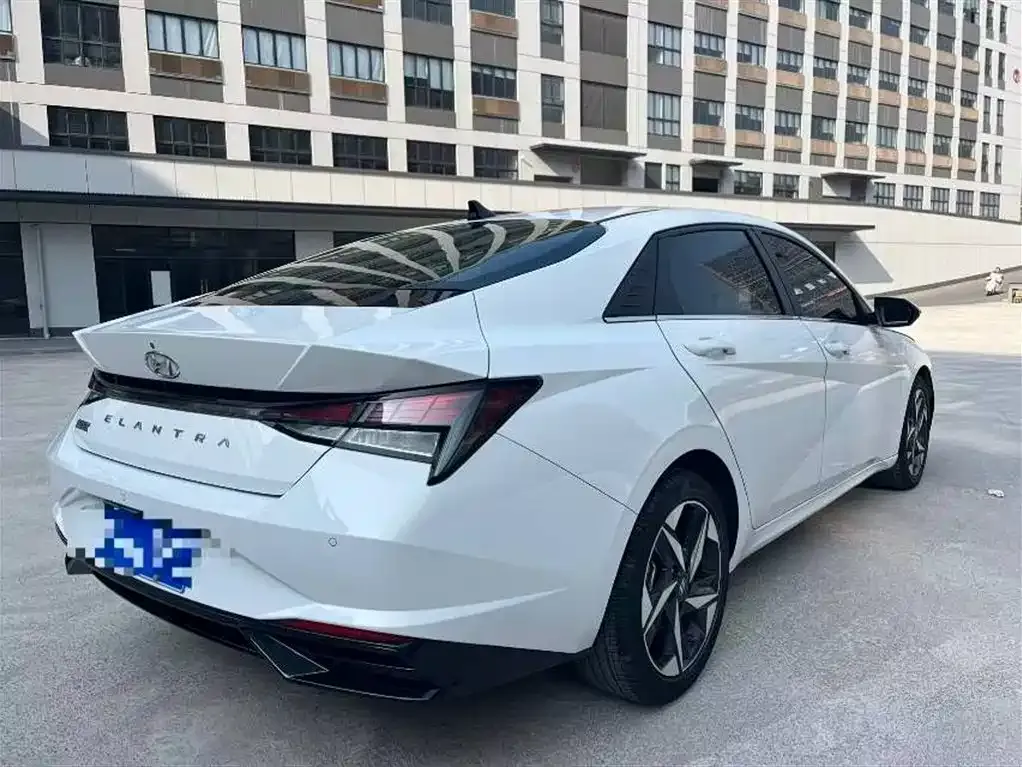 Hyundai Elantra — фото 6