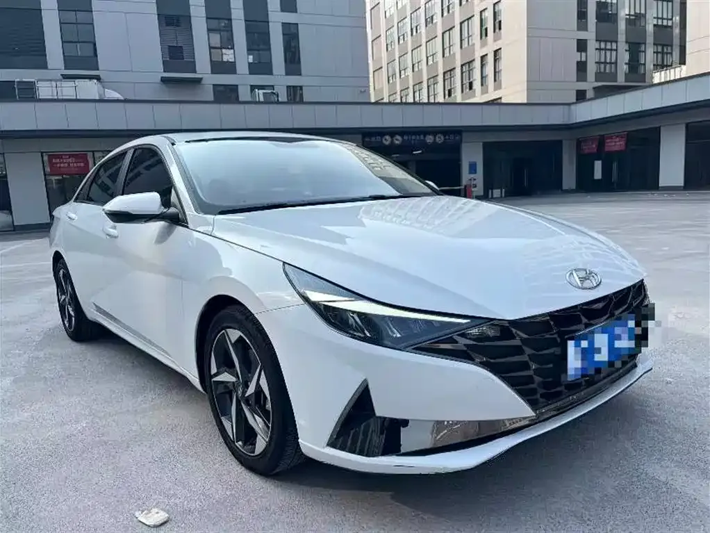 Hyundai Elantra — фото 7