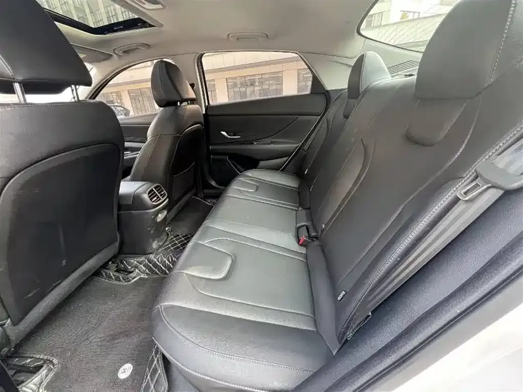 Hyundai Elantra — фото 2