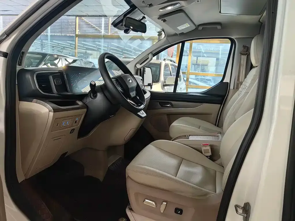 Ford Tourneo — фото 2