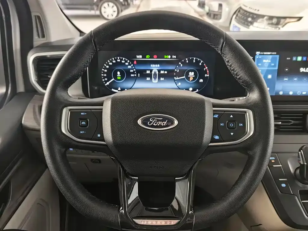 Ford Tourneo — фото 4