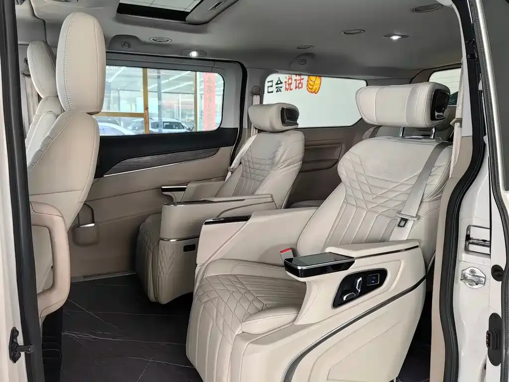 Ford Tourneo — фото 9