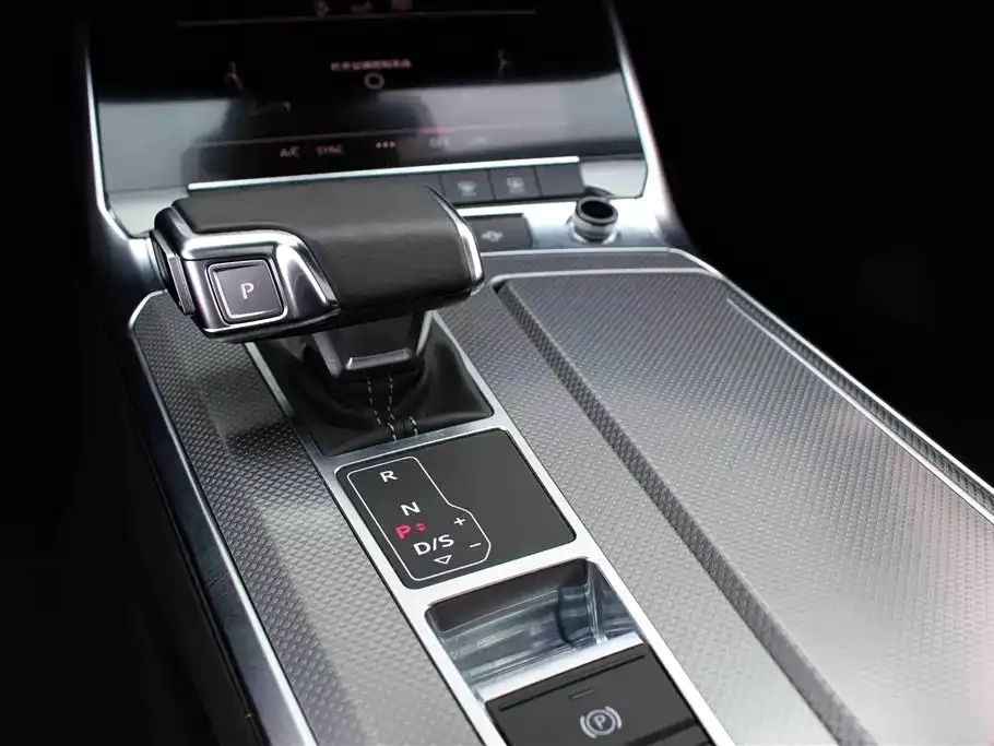Audi A6L — фото 7