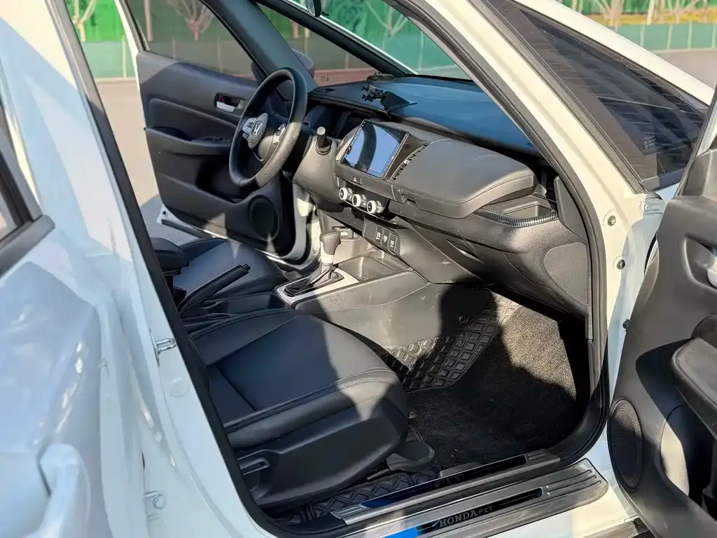 Honda Fit — фото 10
