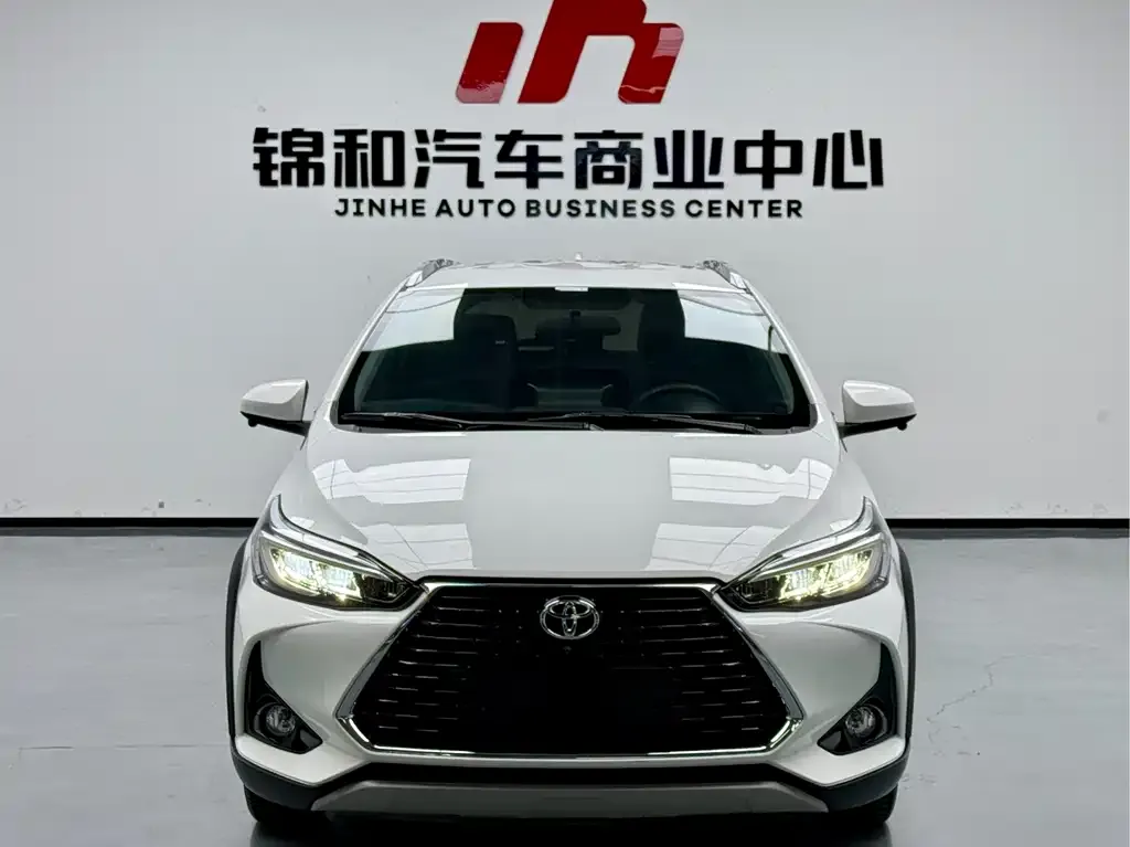 Toyota Yaris L — фото 4