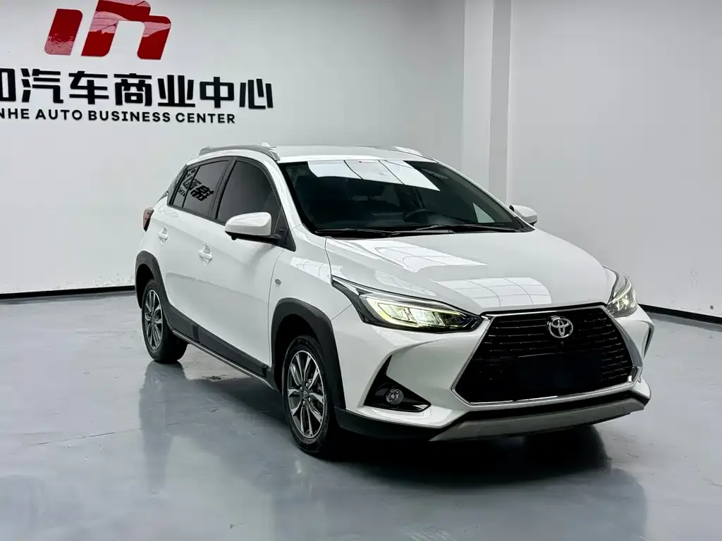Toyota Yaris L — фото 2