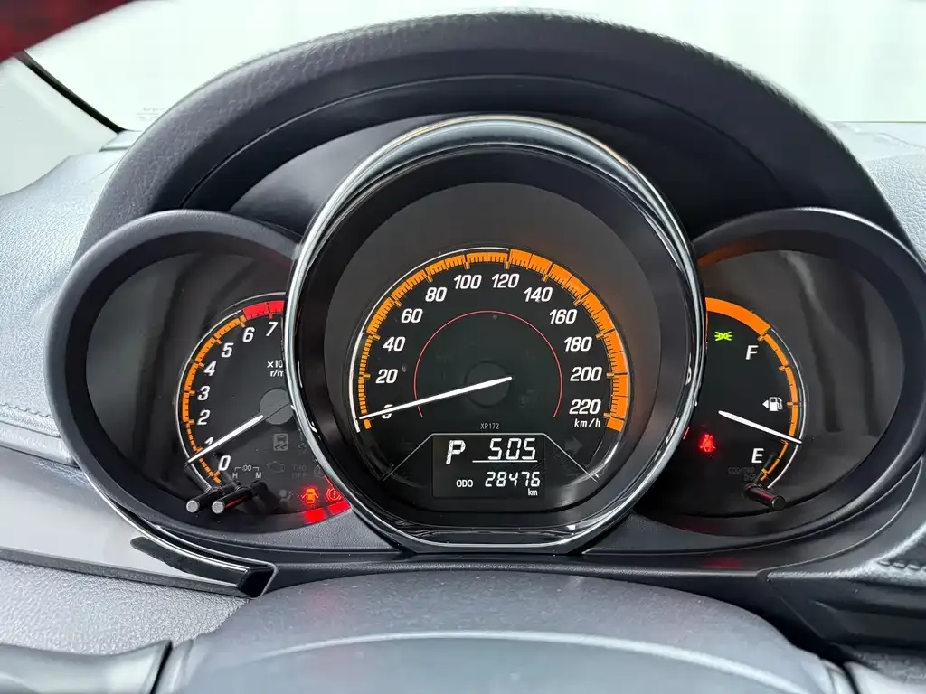 Toyota Yaris L — фото 9