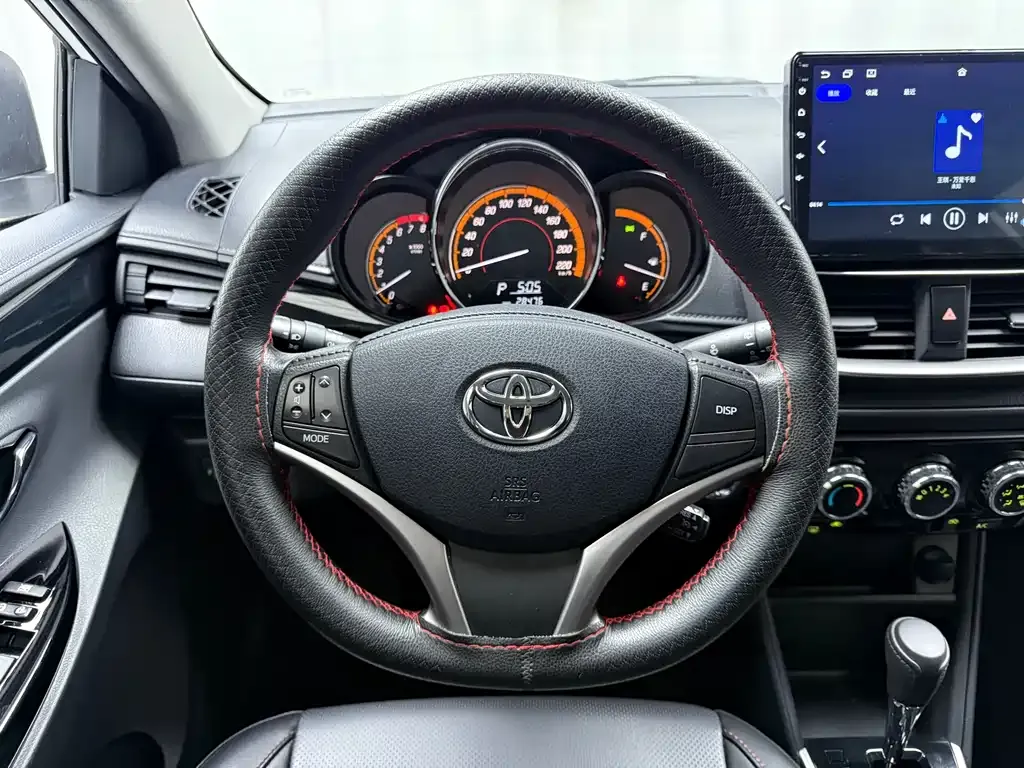 Toyota Yaris L — фото 7