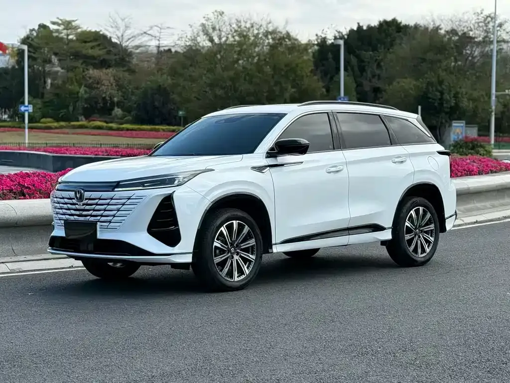 Changan CS75PLUS — фото 1