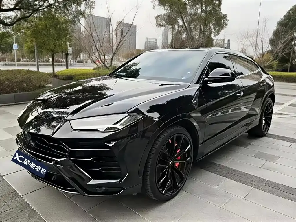 Lamborghini Urus — фото 1