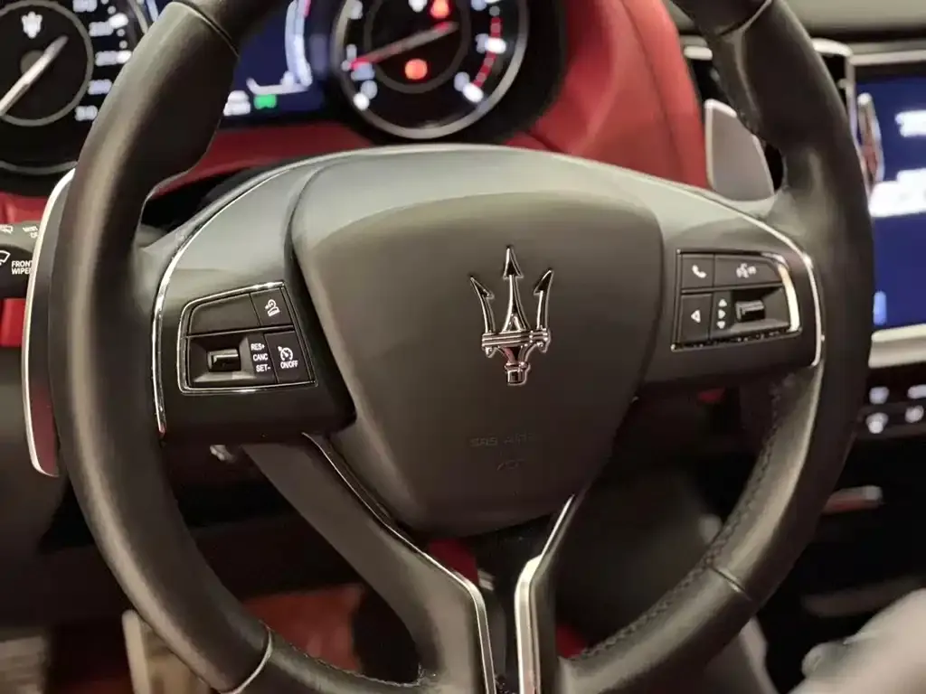 Maserati Levante — фото 5