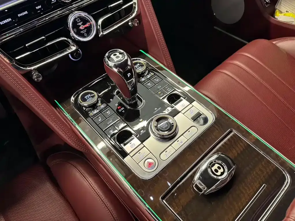 Bentley Flying Spur — фото 9