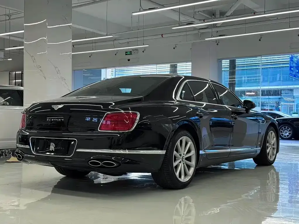 Bentley Flying Spur — фото 4