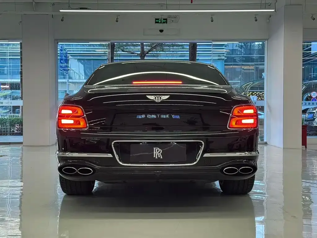 Bentley Flying Spur — фото 5