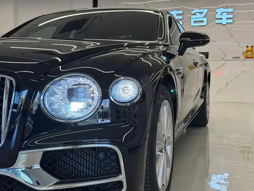 Bentley Flying Spur — фото 10