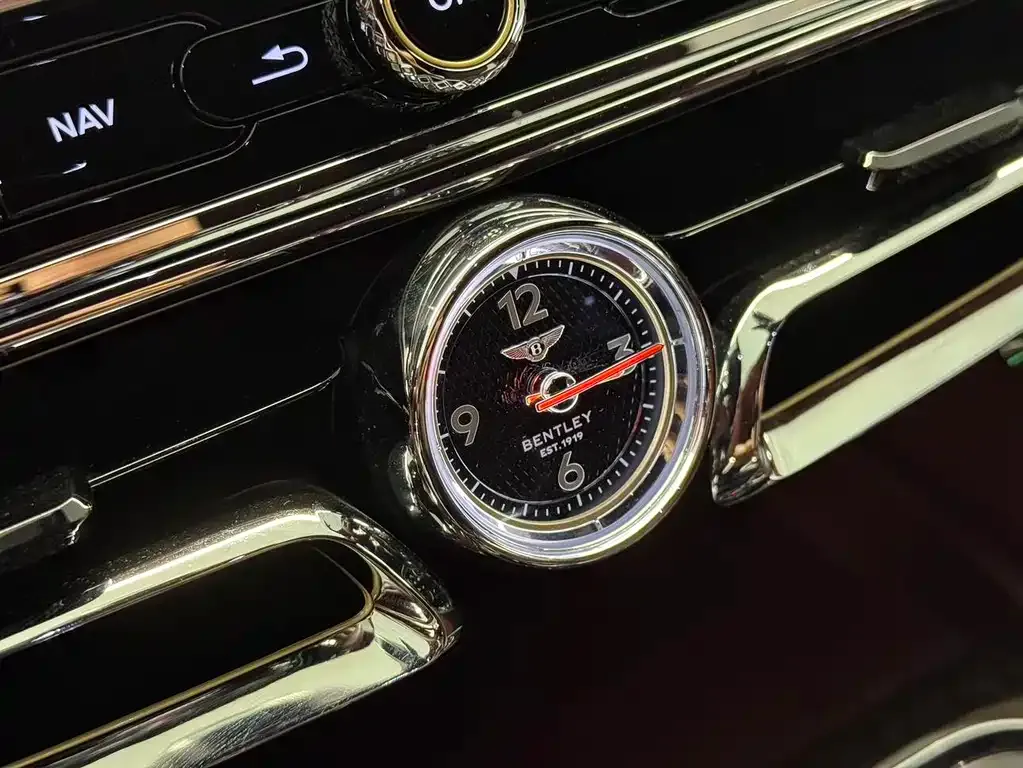 Bentley Flying Spur — фото 8
