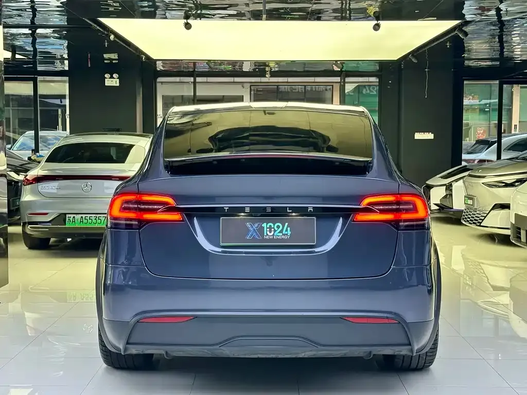 Tesla Model X — фото 3